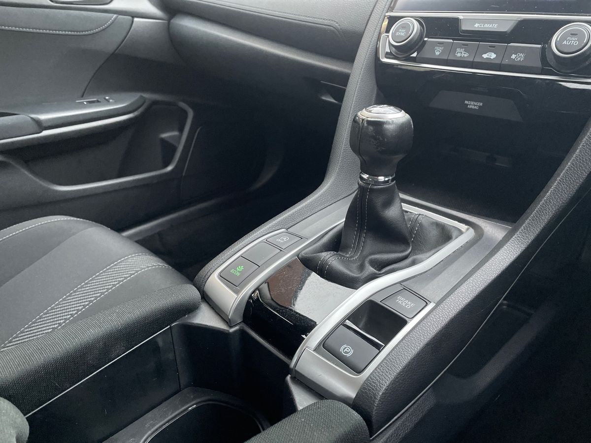 Used Honda Civic 2018 for sale - 77428090: Photo 19