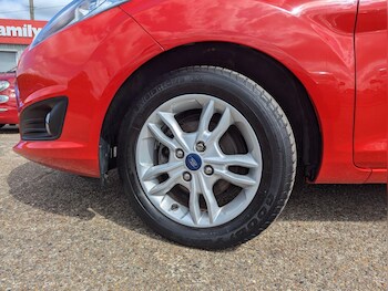 Used Ford Fiesta 2015 for sale - 74735800: Photo