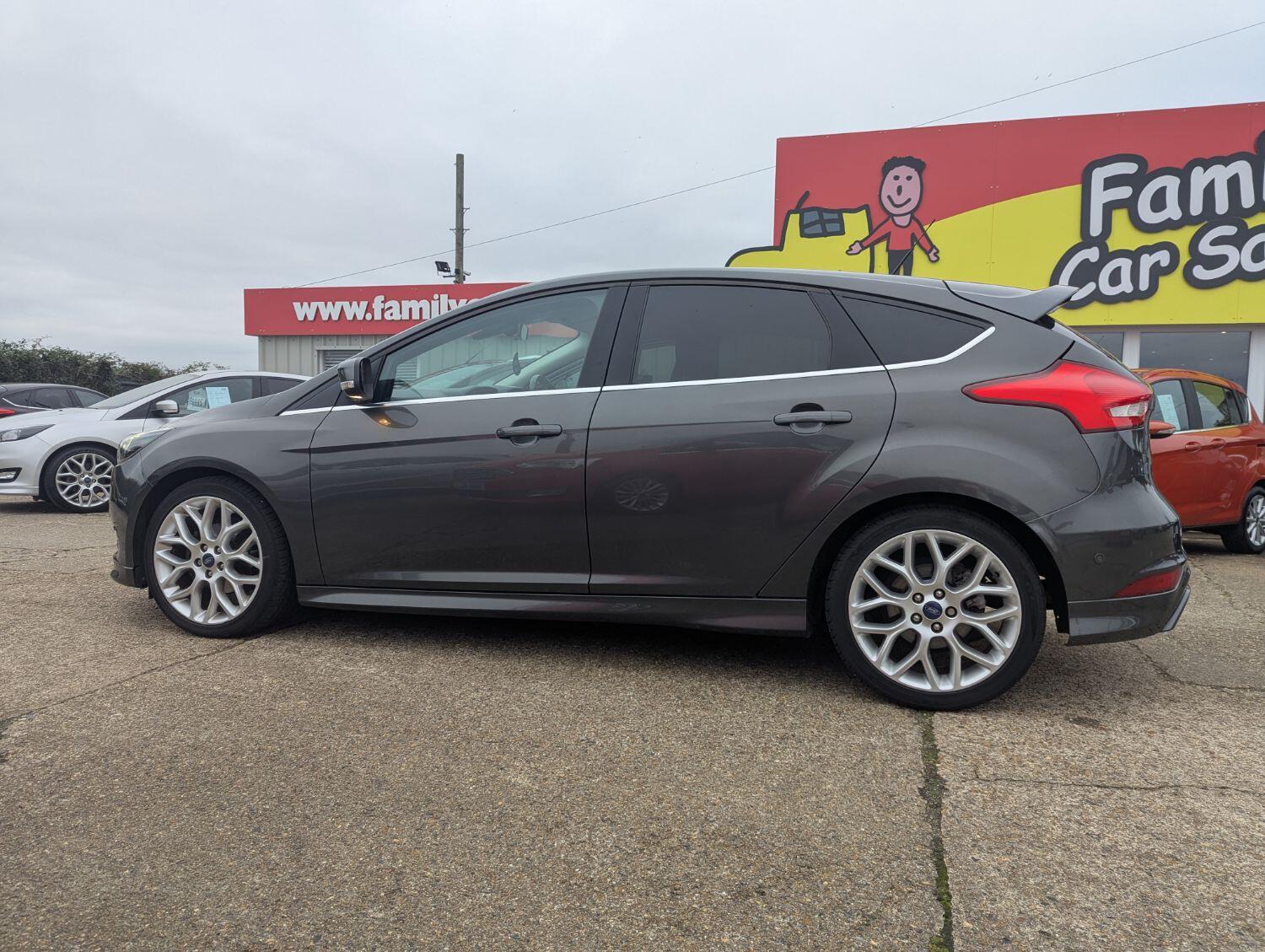 Used Ford Focus 2015 for sale - 76299113: Photo 2