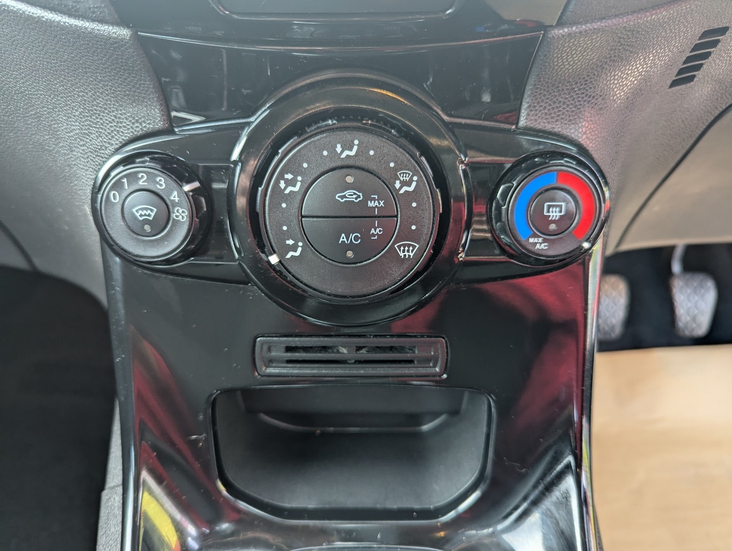 Used Ford Fiesta 2015 for sale - 76407596: Photo 15