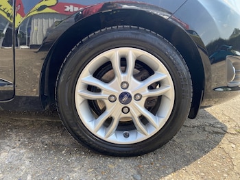 Used Ford Fiesta 2015 for sale - 79023805: Photo