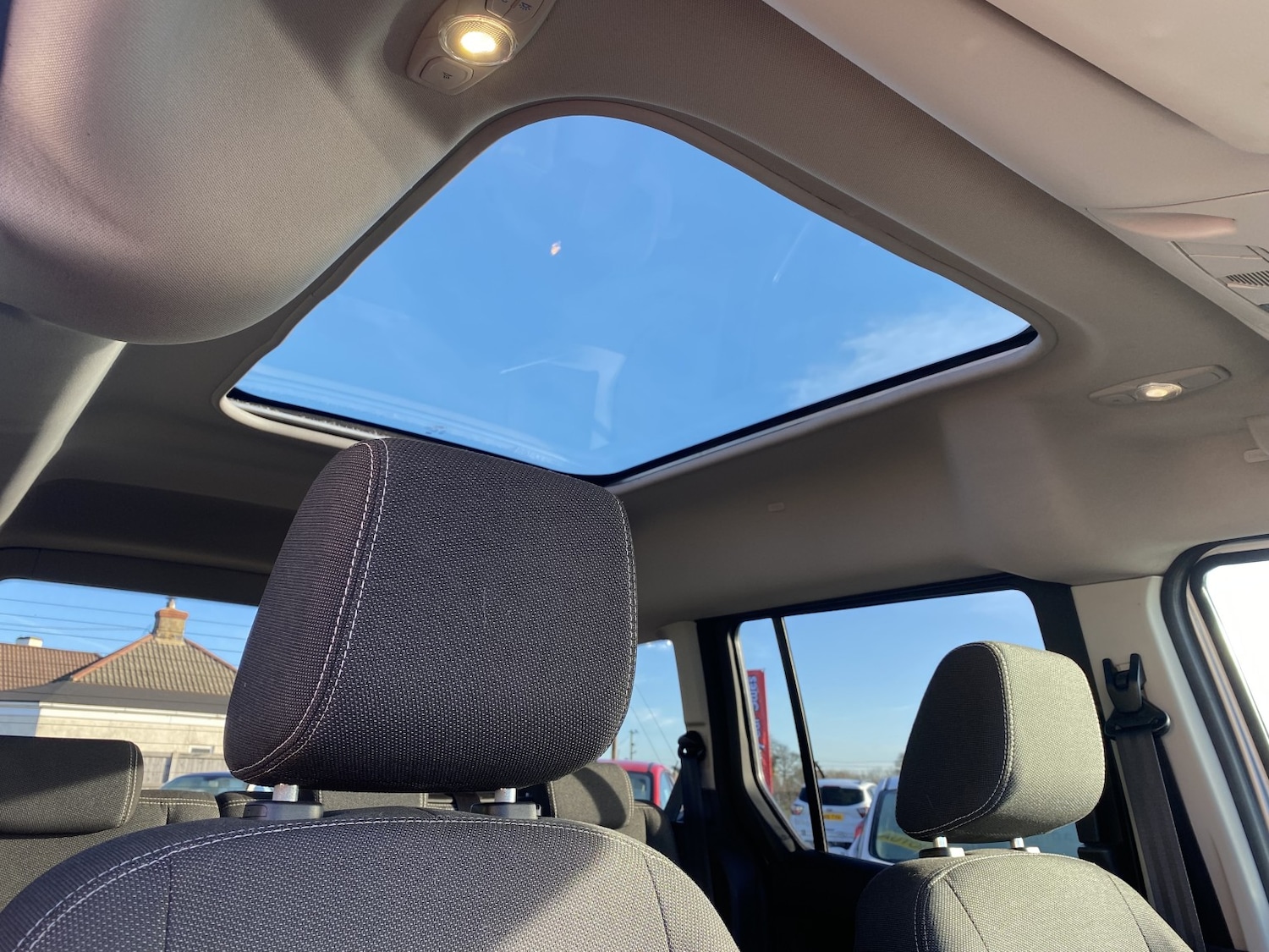 Used Ford Tourneo Connect 2014 for sale - 76897030: Photo 2