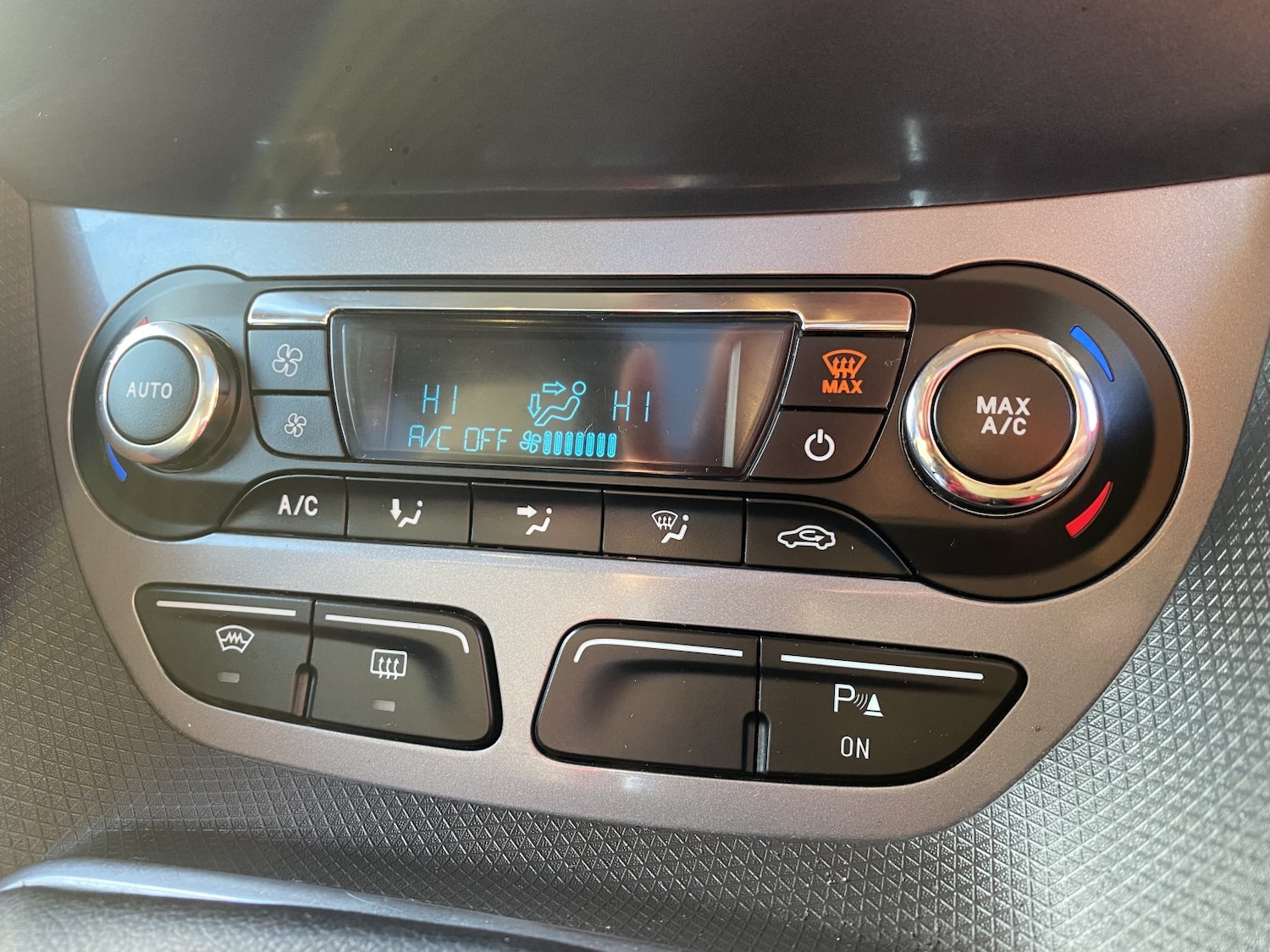 Used Ford Tourneo Connect 2014 for sale - 76897030: Photo 36