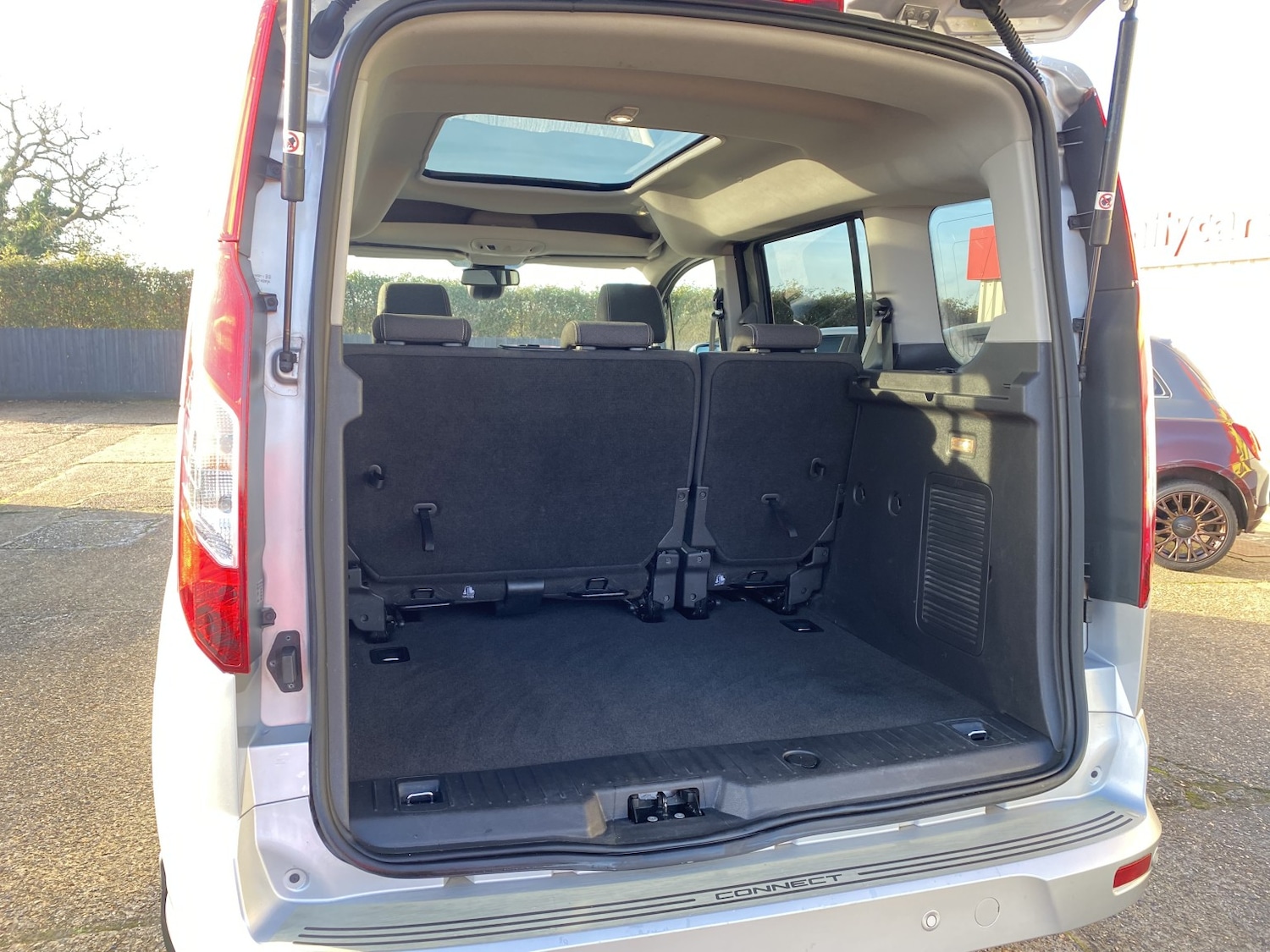 Used Ford Tourneo Connect 2014 for sale - 76897030: Photo 6