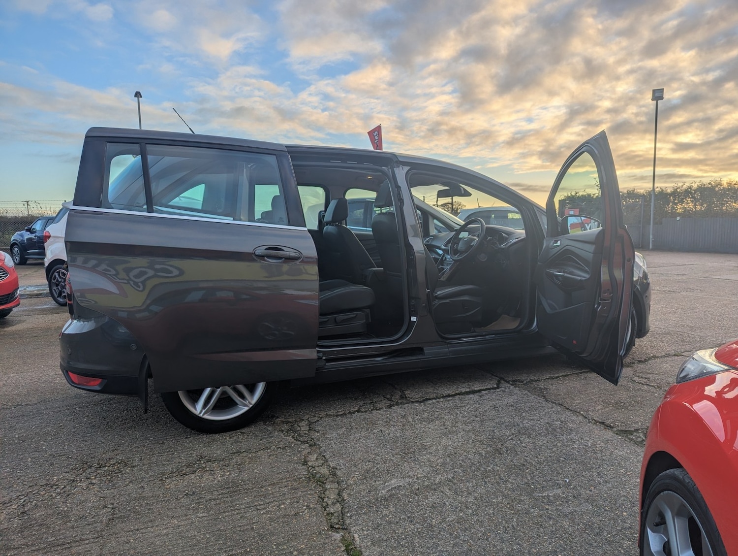 Used Ford Grand C-Max 2016 for sale - 76299070: Photo 2