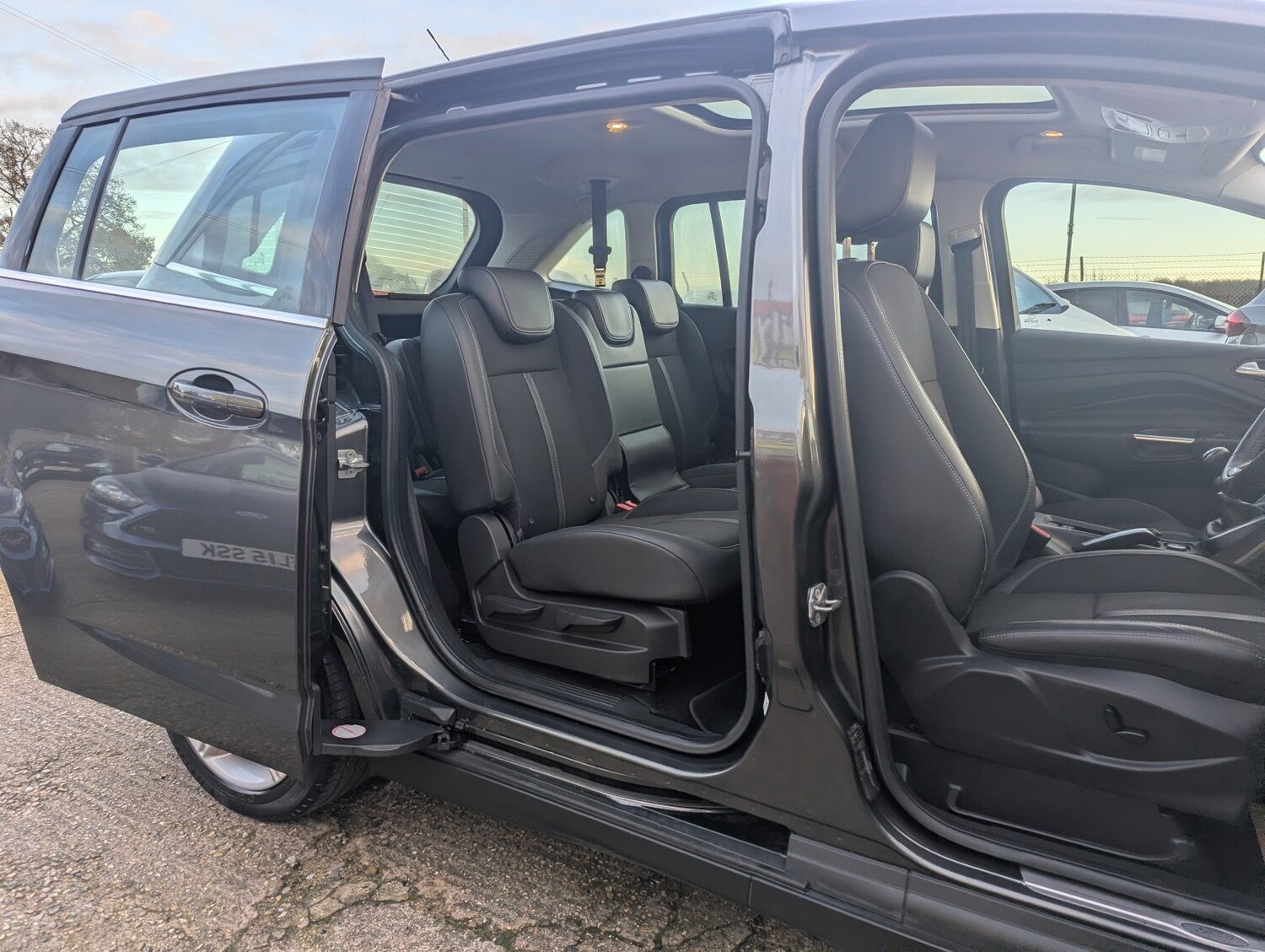 Used Ford Grand C-Max 2016 for sale - 76299070: Photo 28