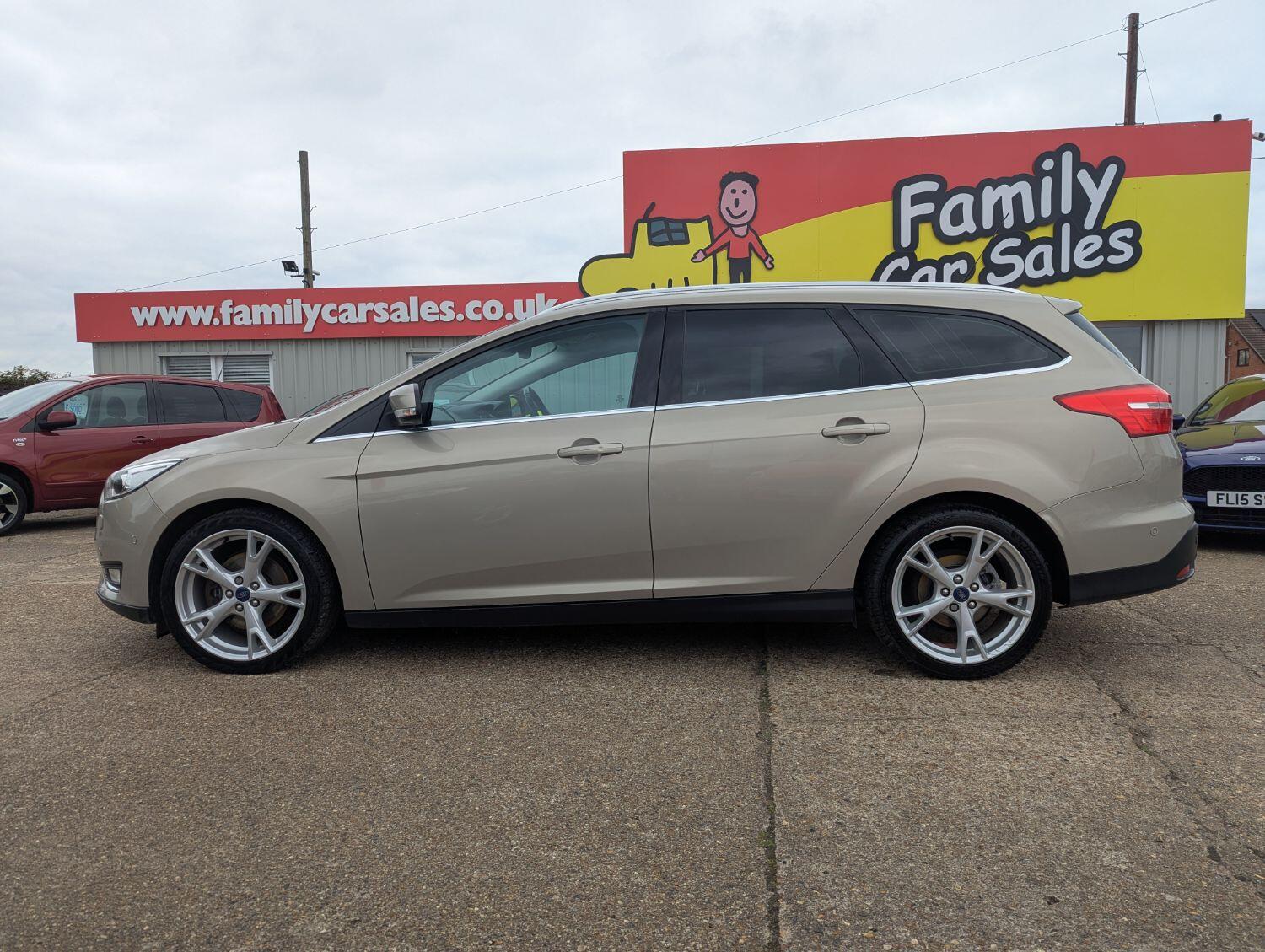 Used Ford Focus 2017 for sale - 76070323: Photo 2