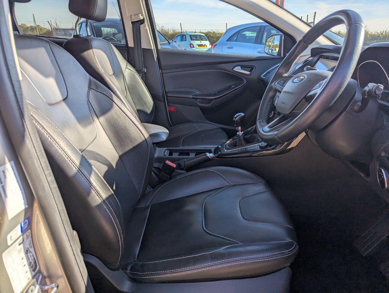 Used Ford Focus 2017 for sale - 76070323: Photo 5