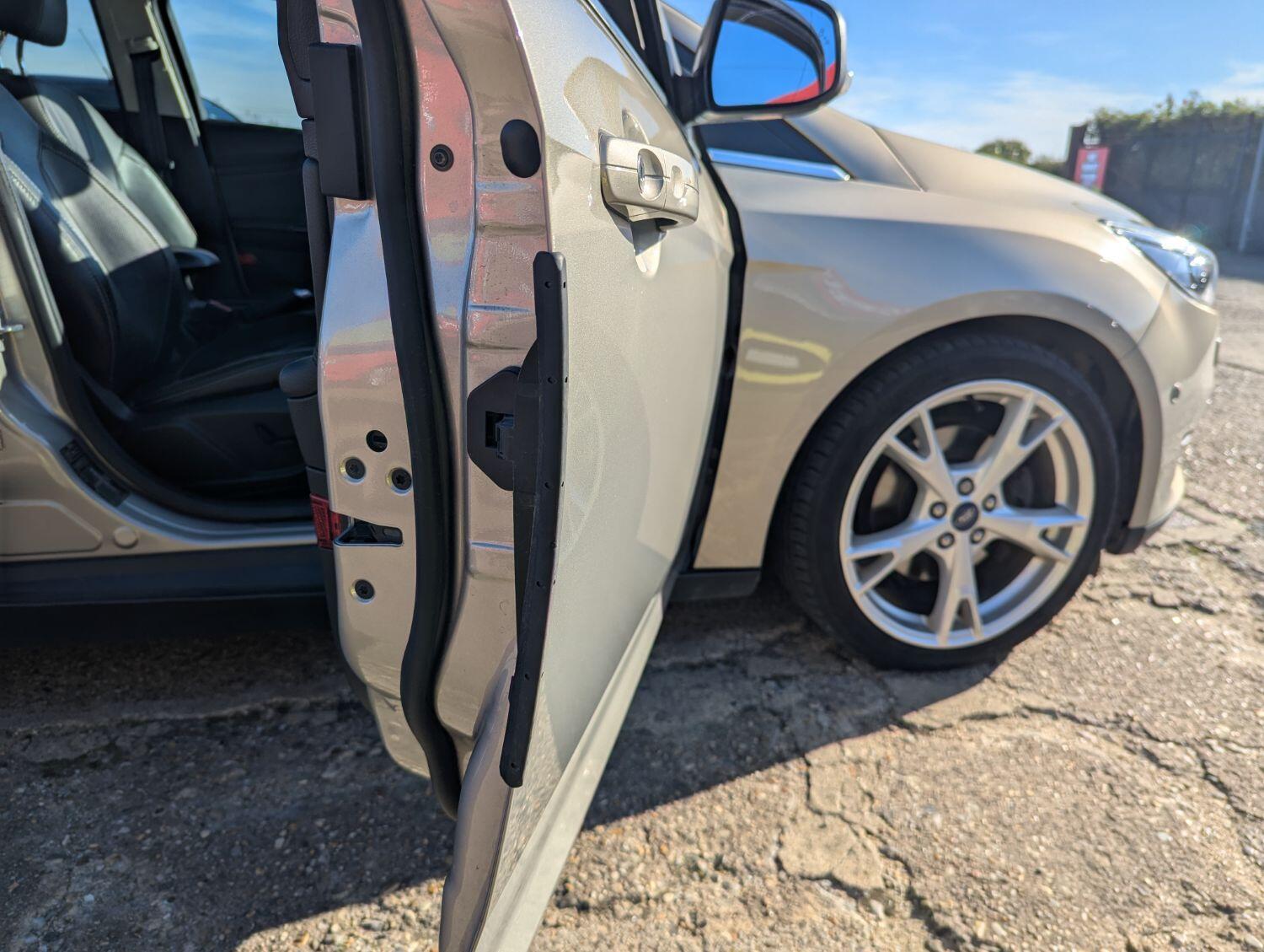 Used Ford Focus 2017 for sale - 76070323: Photo 6