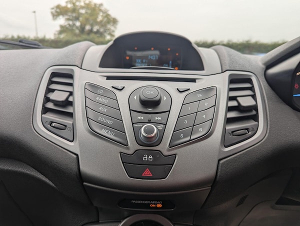 Used Ford Fiesta 2014 for sale - 76299104: Photo 22