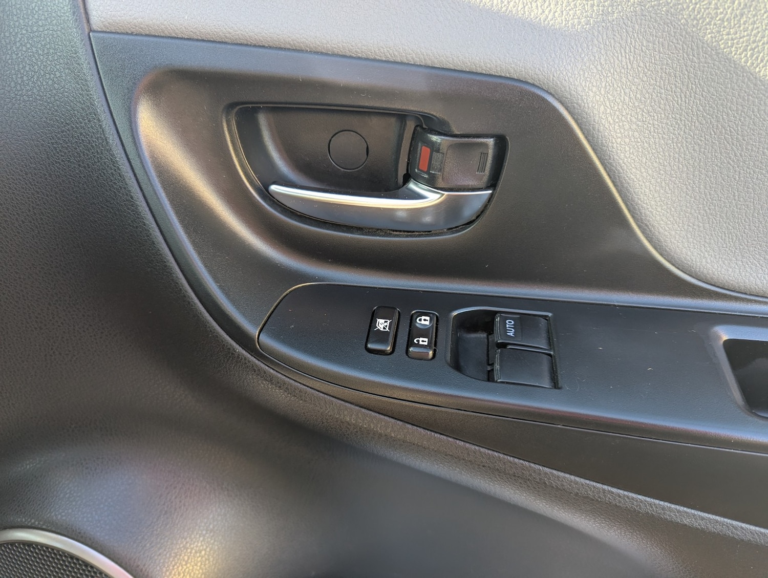 Used Toyota Yaris 2015 for sale - 76924383: Photo 15