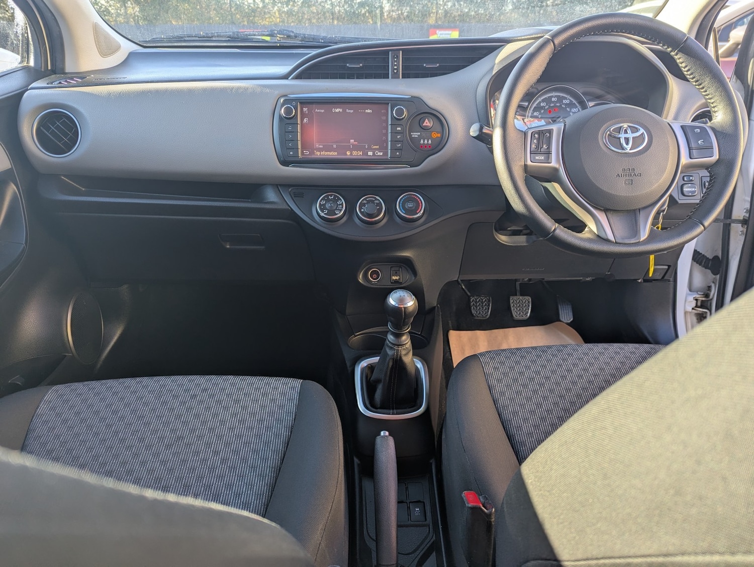 Used Toyota Yaris 2015 for sale - 76924383: Photo 17