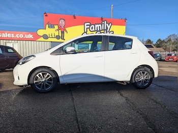 Used Toyota Yaris 2015 for sale - 76924383: Photo