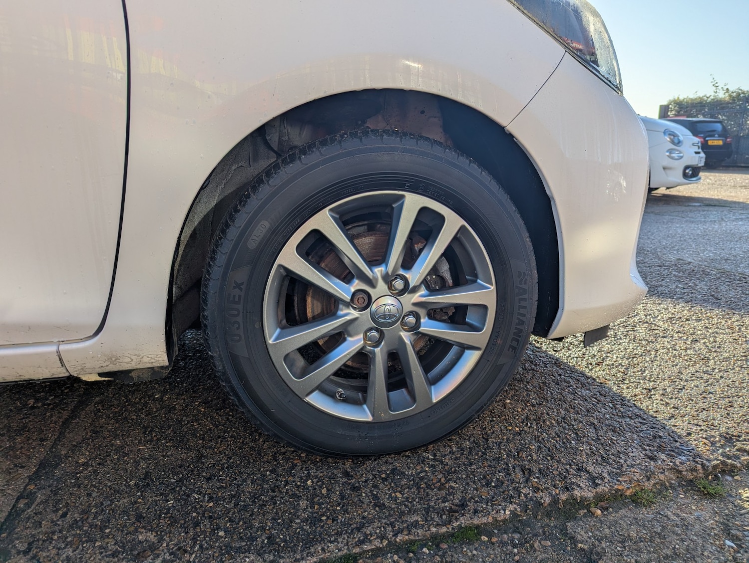 Used Toyota Yaris 2015 for sale - 76924383: Photo 3