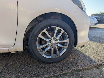 Used Toyota Yaris 2015 for sale - 76924383: Photo