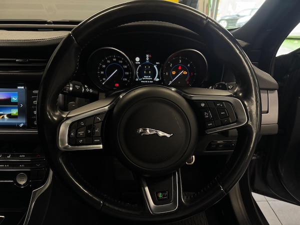 Used Jaguar XF 2015 for sale - 76337698: Photo 27