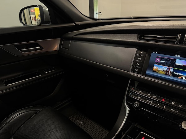 Used Jaguar XF 2015 for sale - 76337698: Photo 29