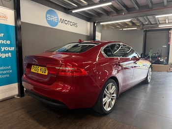 Used Jaguar XE 2016 for sale - 75949928: Photo