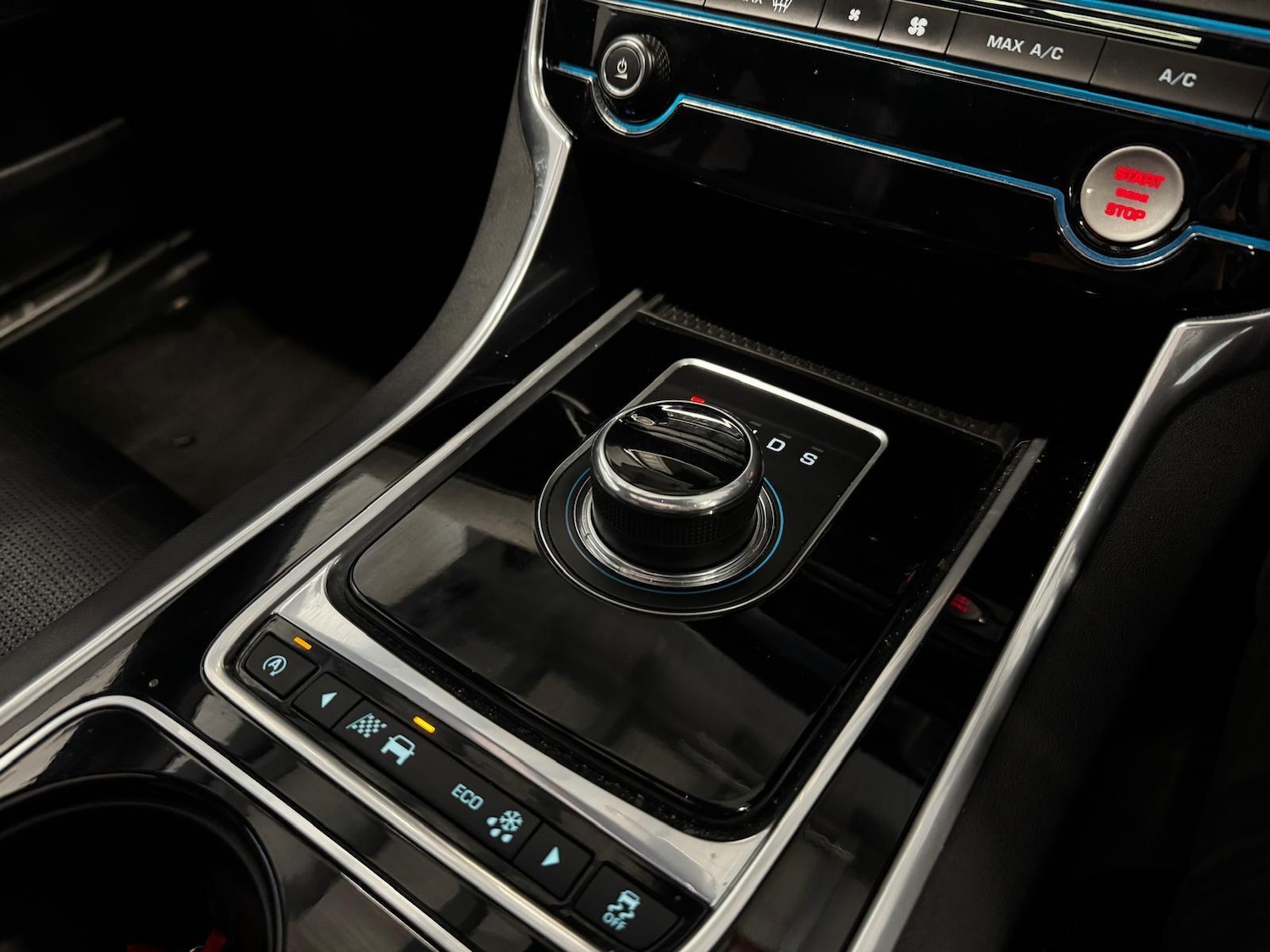 Used Jaguar XE 2016 for sale - 77016443: Photo 14