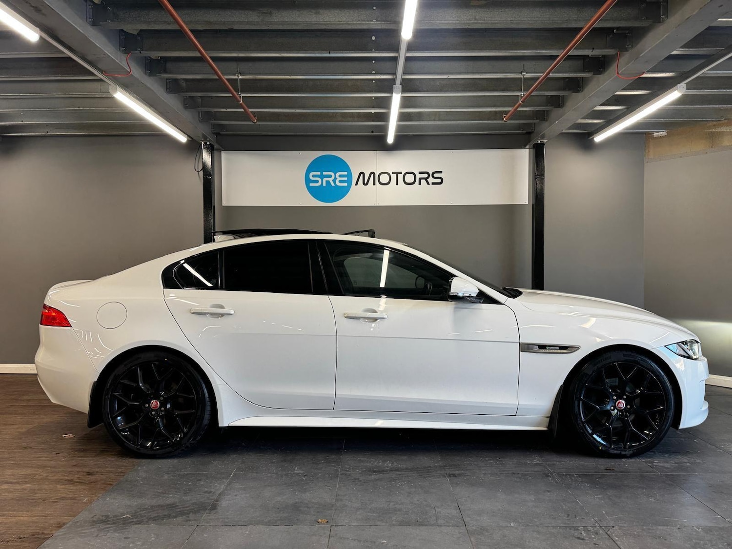 Used Jaguar XE 2016 for sale - 77016443: Photo 2