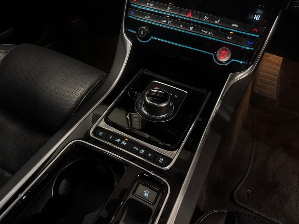 Used Jaguar XE 2017 for sale - 77044673: Photo 12