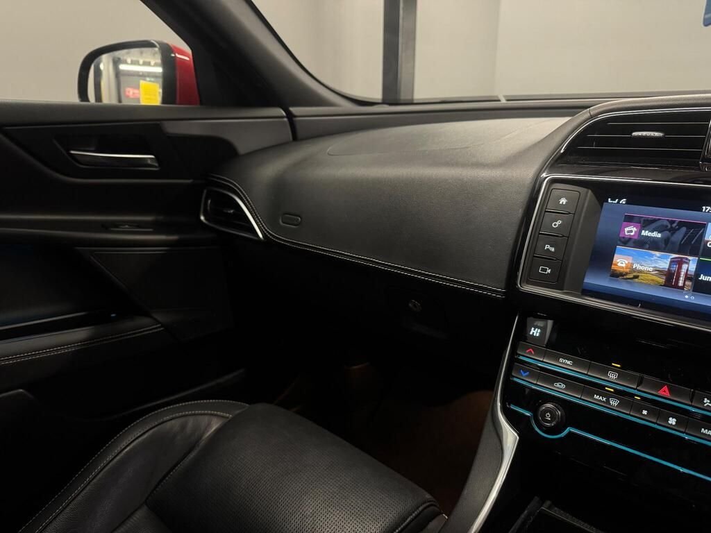 Used Jaguar XE 2017 for sale - 77044673: Photo 27