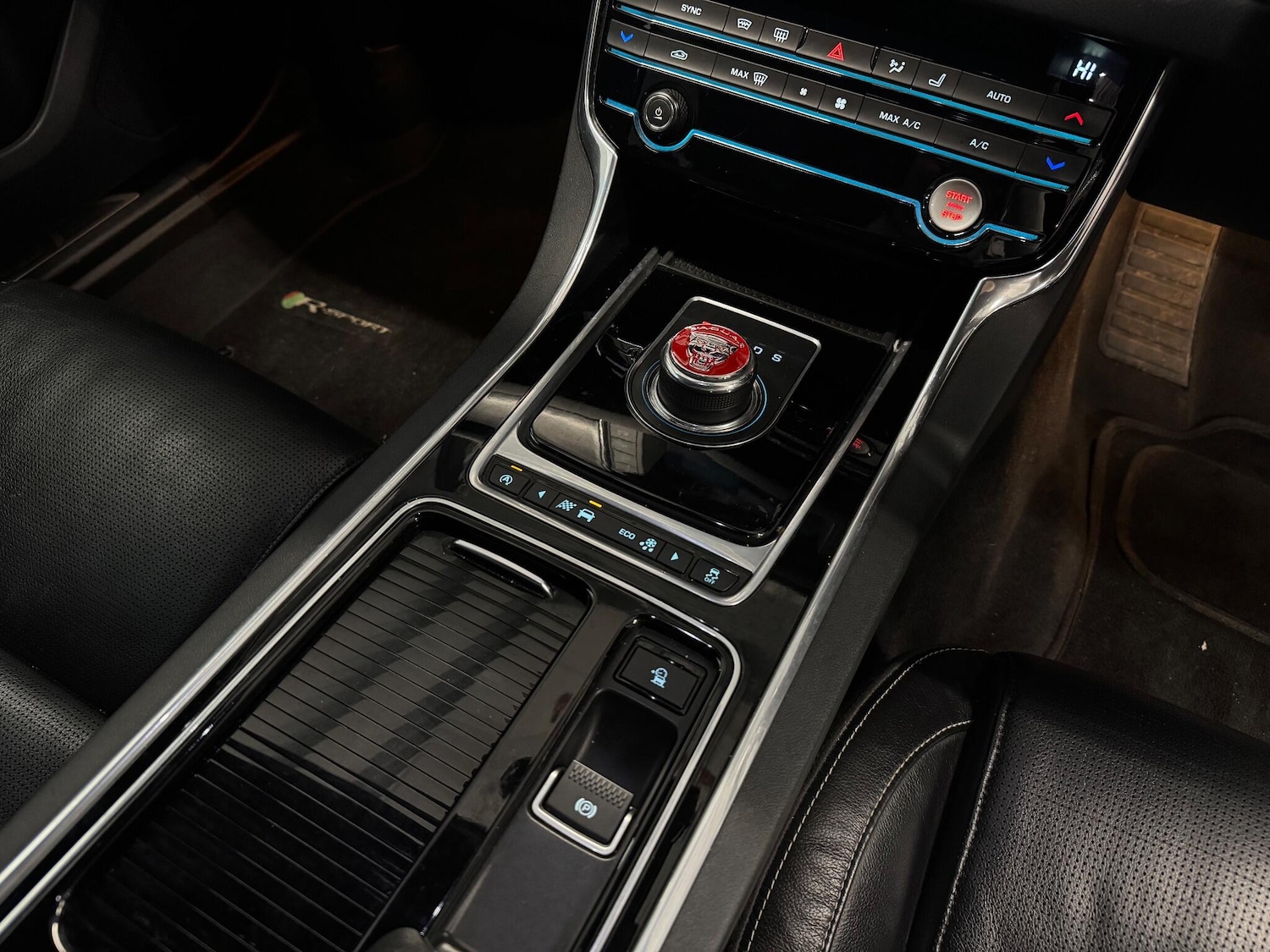 Used Jaguar XF 2016 for sale - 76832365: Photo 12