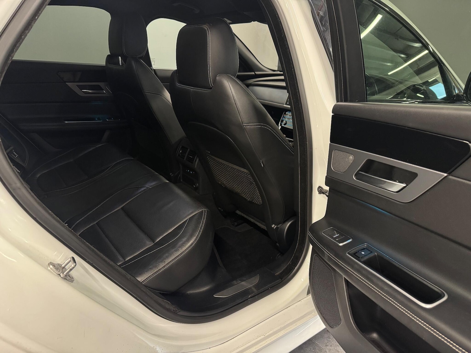 Used Jaguar XF 2016 for sale - 76832365: Photo 16