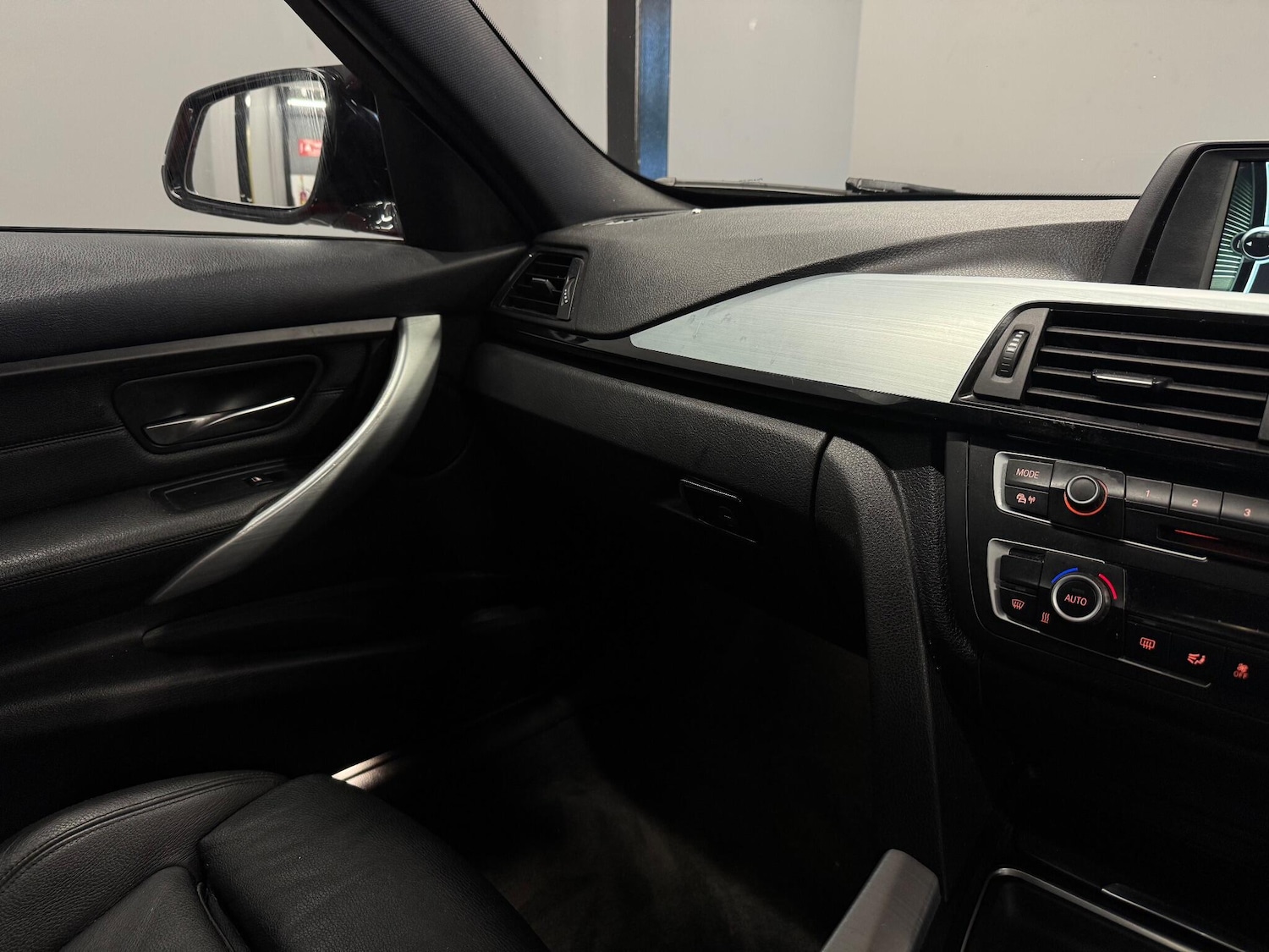 Used BMW 3 Series 2014 for sale - 76521902: Photo 16