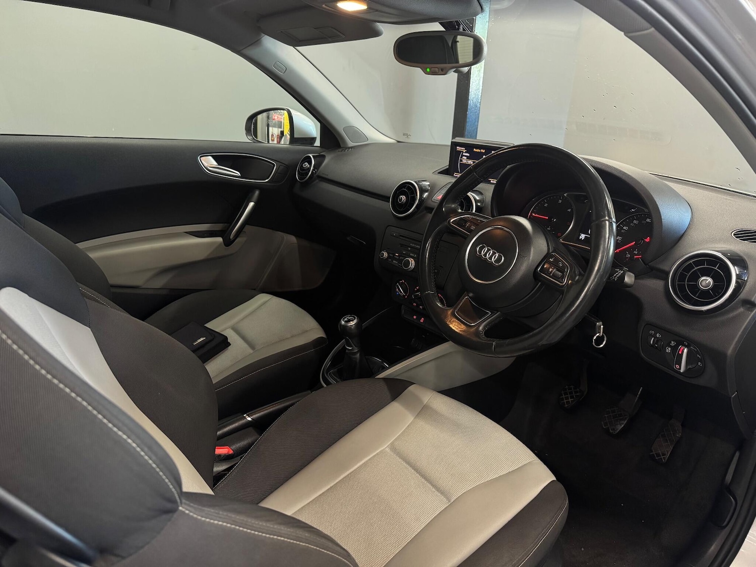 Used Audi A1 2011 for sale - 76644605: Photo 16