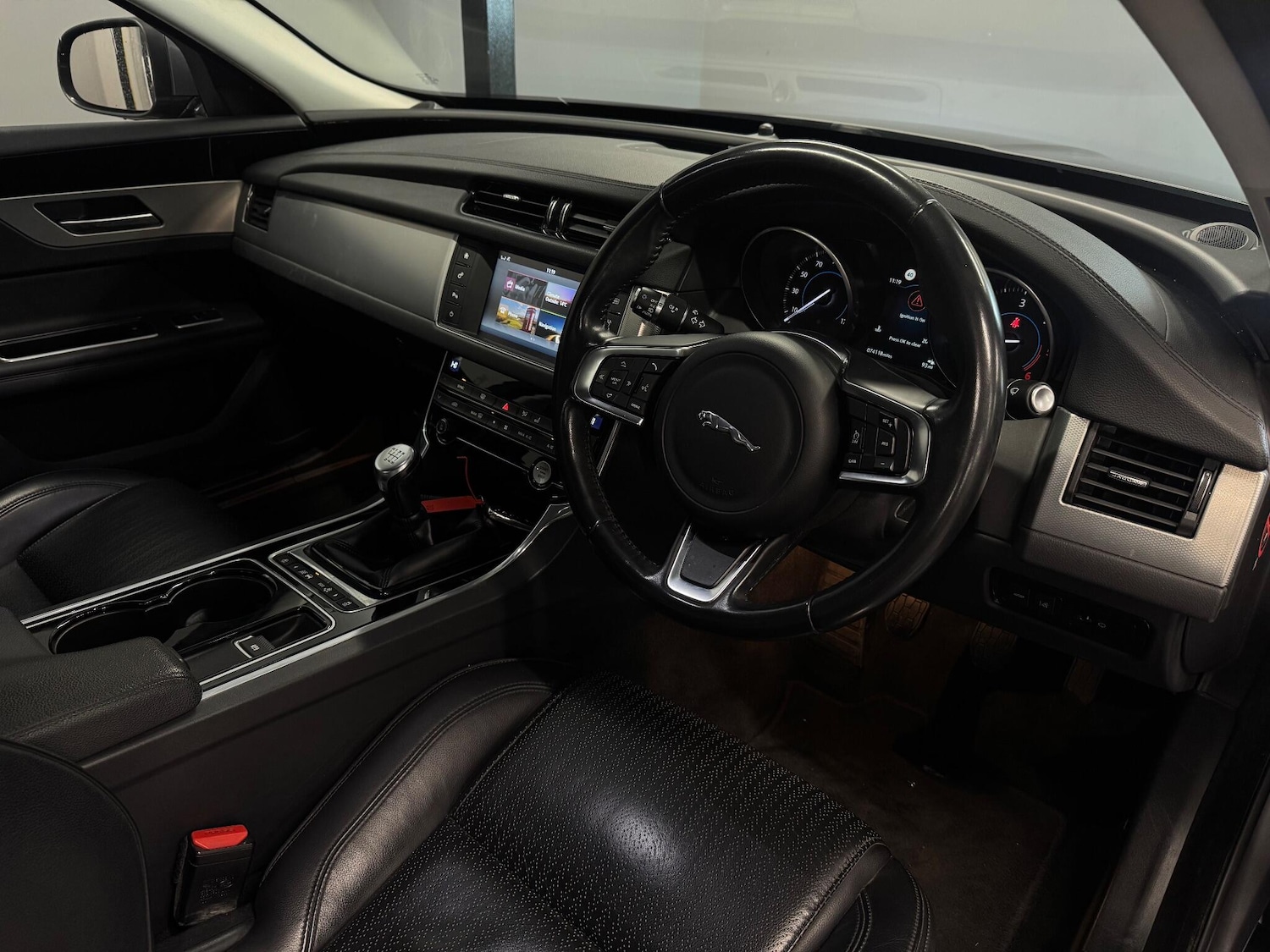 Used Jaguar XF 2017 for sale - 76484777: Photo 11