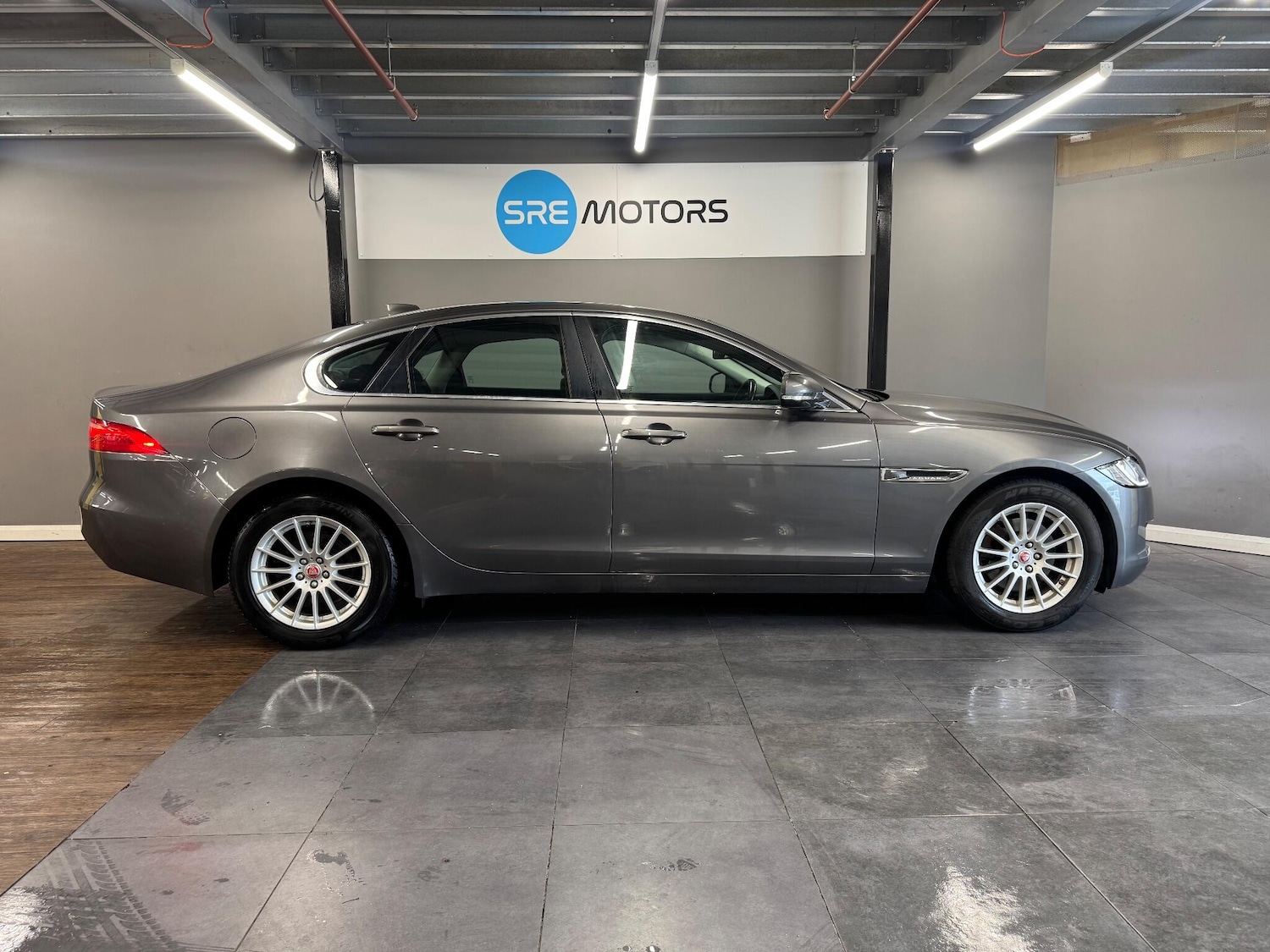 Used Jaguar XF 2017 for sale - 76484777: Photo 8