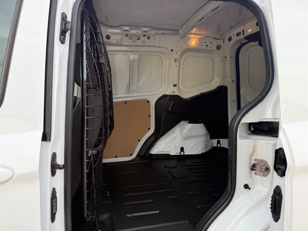 Used Ford Transit Courier 2017 for sale - 76428377: Photo 4
