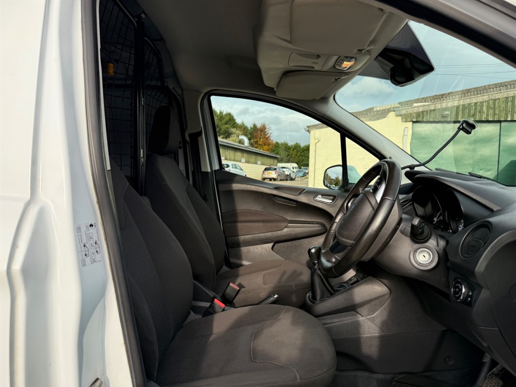 Used Ford Transit Courier 2017 for sale - 76428377: Photo 9