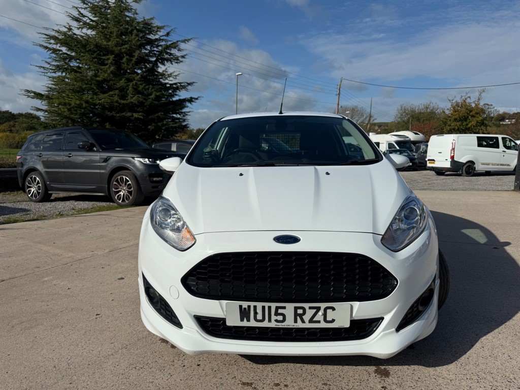 Used Ford Fiesta 2015 for sale - 76404945: Photo 2