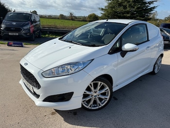 Used Ford Fiesta 2015 for sale - 76404945: Photo