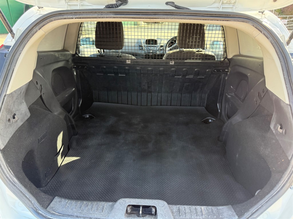 Used Ford Fiesta 2015 for sale - 76404945: Photo 6