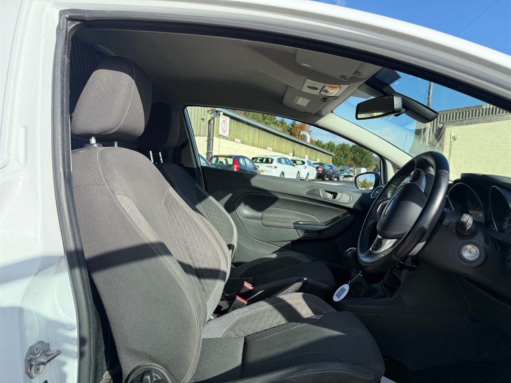 Used Ford Fiesta 2015 for sale - 76404945: Photo 9