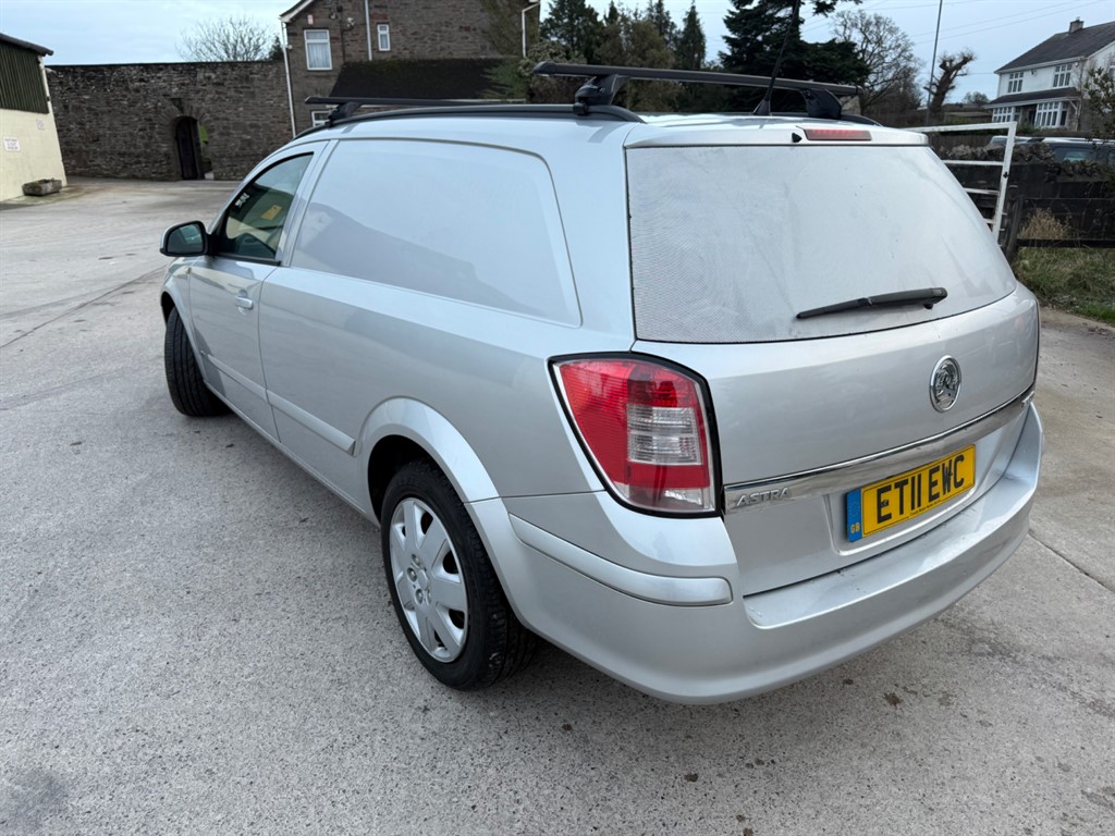 Used Vauxhall Astra 2011 for sale - 77122856: Photo 4