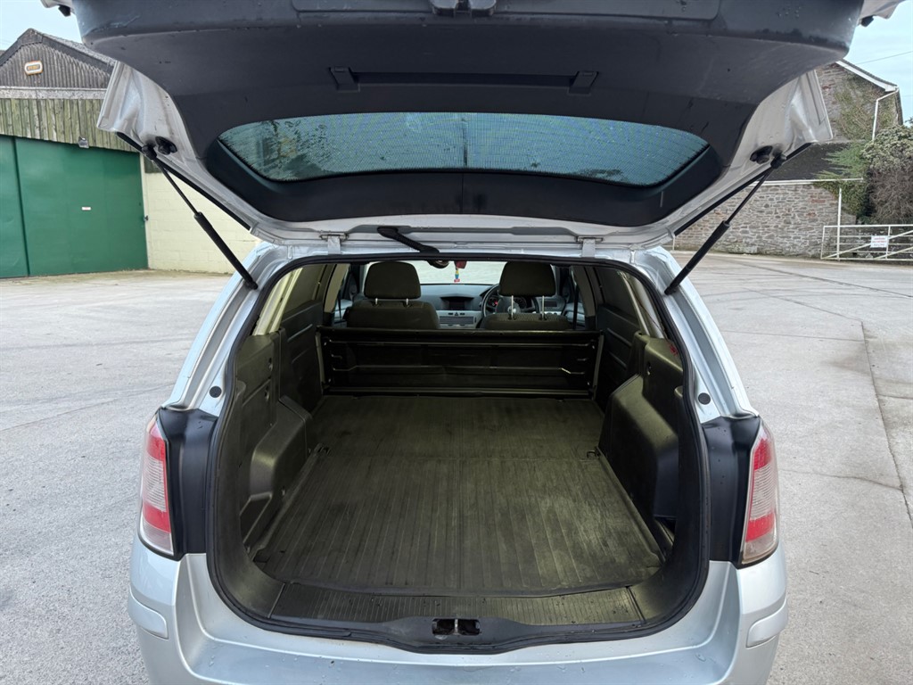 Used Vauxhall Astra 2011 for sale - 77122856: Photo 6