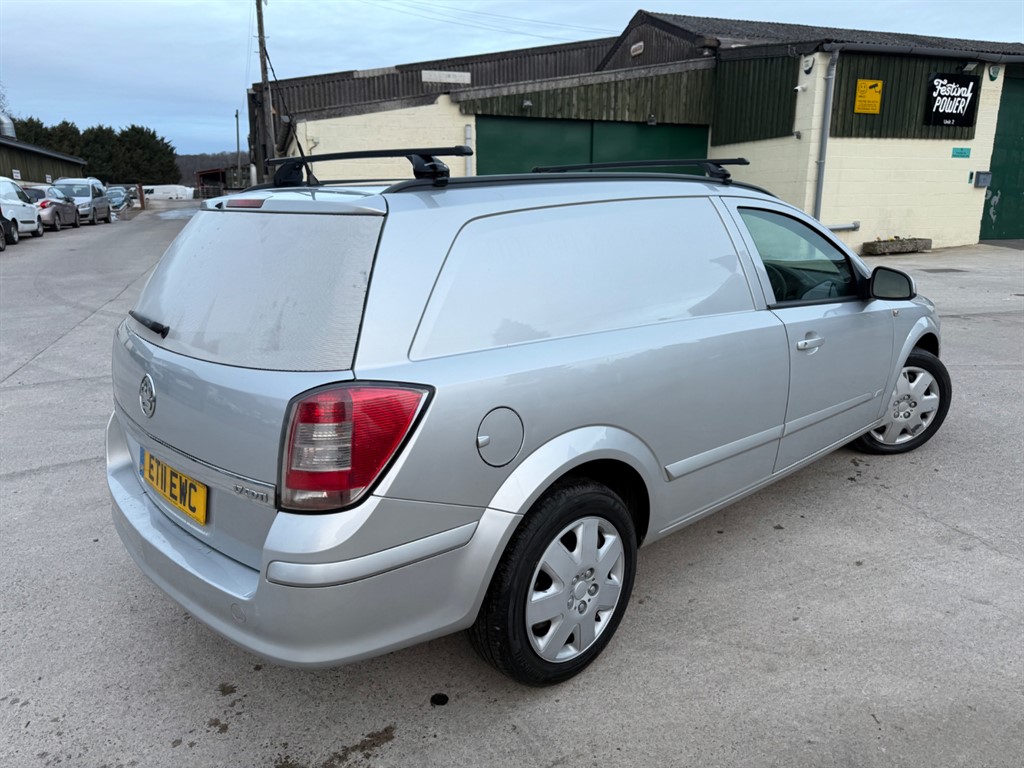 Used Vauxhall Astra 2011 for sale - 77122856: Photo 7
