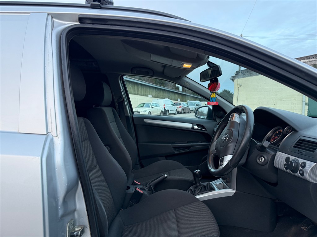 Used Vauxhall Astra 2011 for sale - 77122856: Photo 9