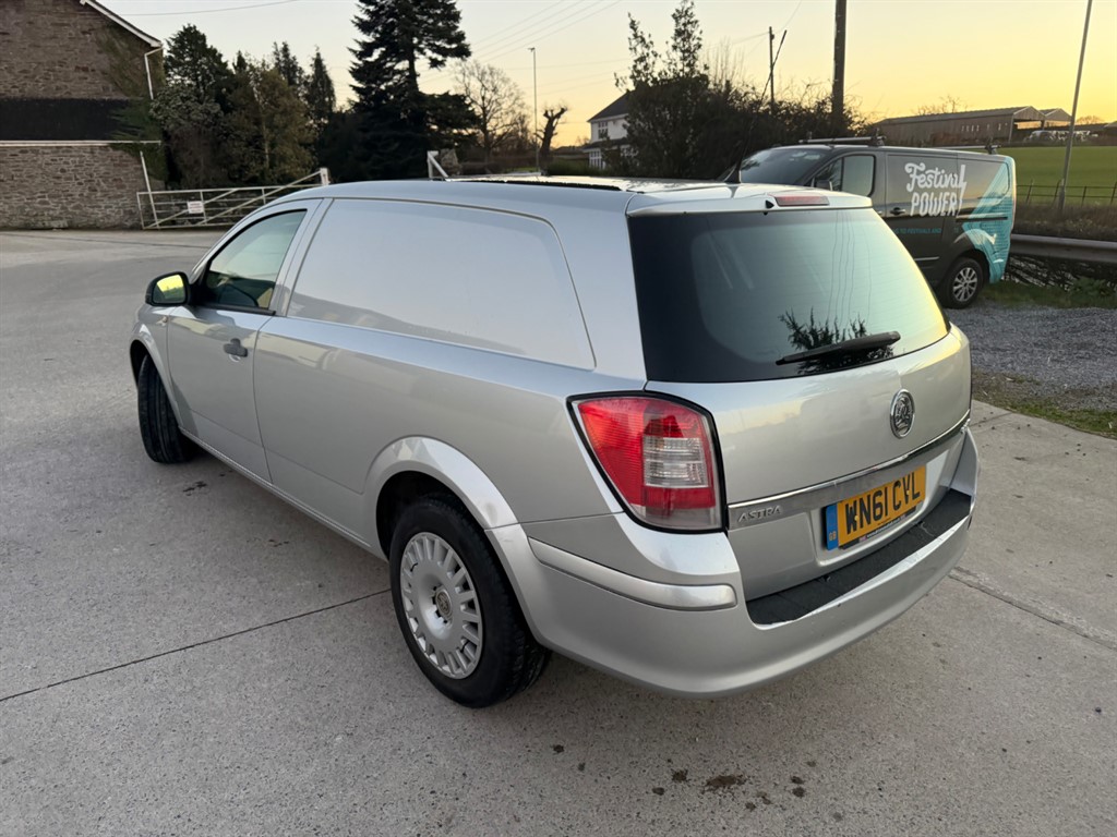 Used Vauxhall Astra Van 2011 for sale - 77051069: Photo 4