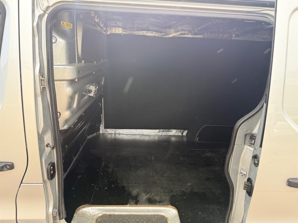 Used Vauxhall Vivaro 2017 for sale - 76339059: Photo 4