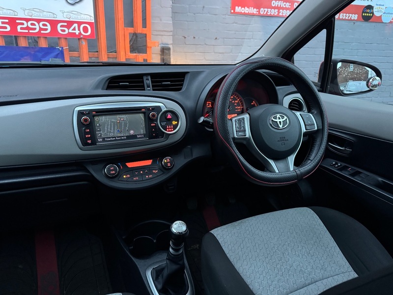 Used Toyota Yaris 2013 for sale - 77027735: Photo 2