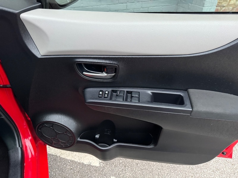 Used Toyota Yaris 2013 for sale - 77027735: Photo 35