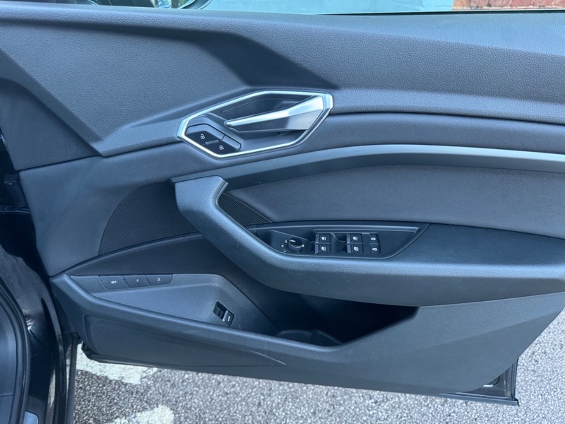 Used Audi e-tron 2020 for sale - 77328849: Photo 43