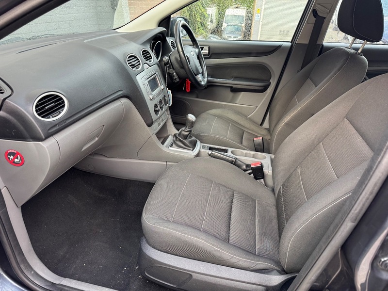 Used Ford Focus 2011 for sale - 76334126: Photo 15