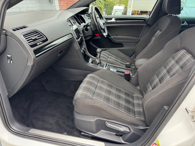 Used Volkswagen Golf 2014 for sale - 76470738: Photo 16