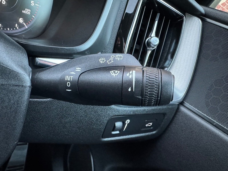 Used Volvo XC60 2018 for sale - 77118297: Photo 41